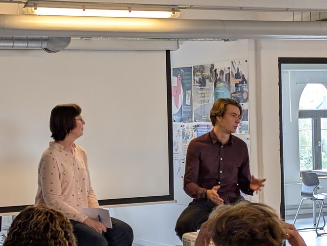 Presentatie voor een publiek door Terug Mee